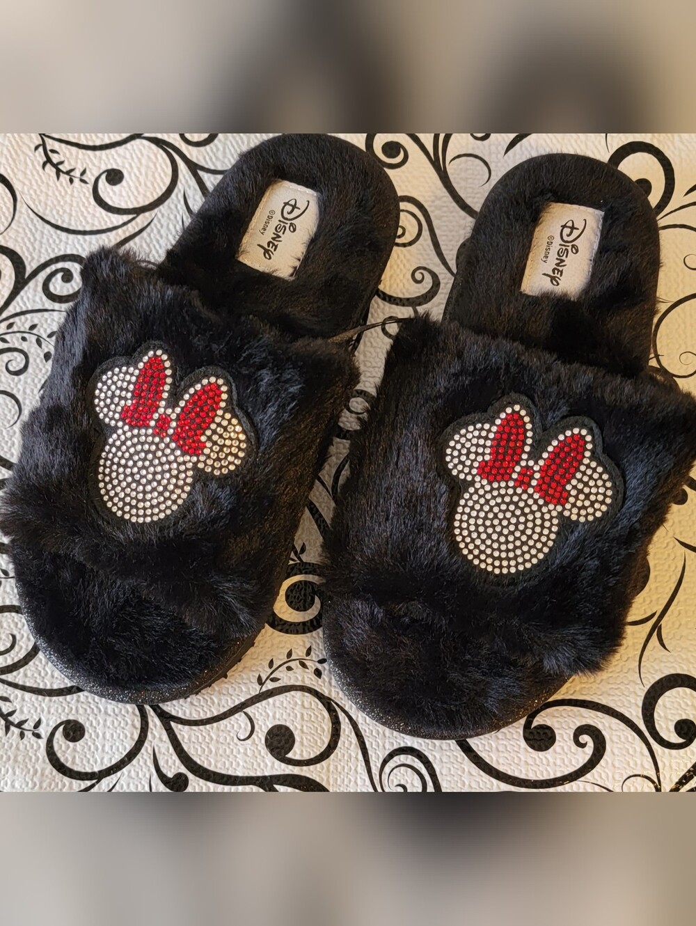 NWT! Disney Minnie Mouse Bling Rhinestone slippers slides Size 5 Size 6